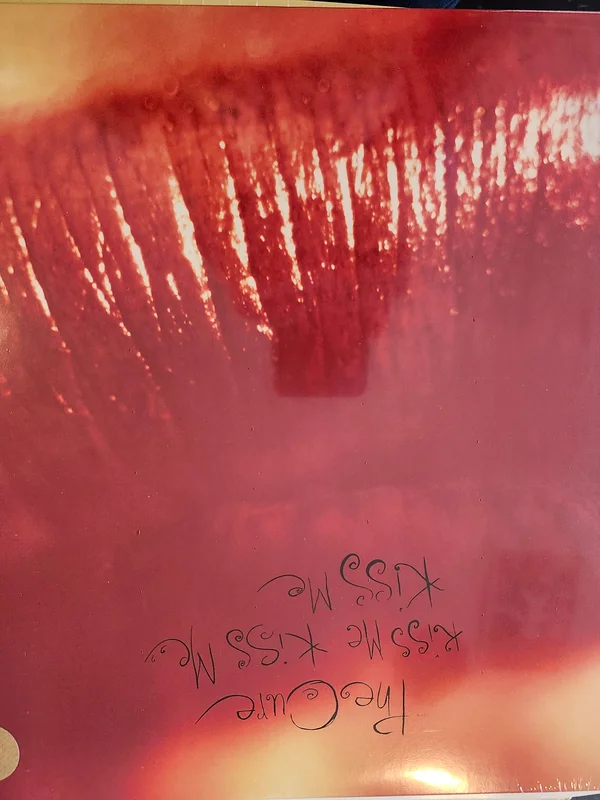 Kiss me kiss me kiss me cure cassette