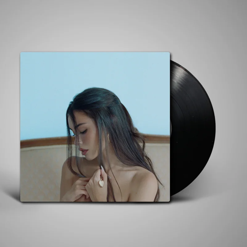 Madison Beer - locket